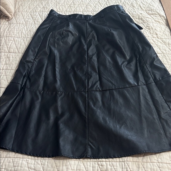 Banana Republic Black Faux Leather Skirt - Picture 2 of 3